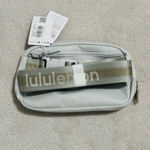 Lululemon Everywhere Belt Bag 1L   Vapor/Gold/White, WORDMARK
